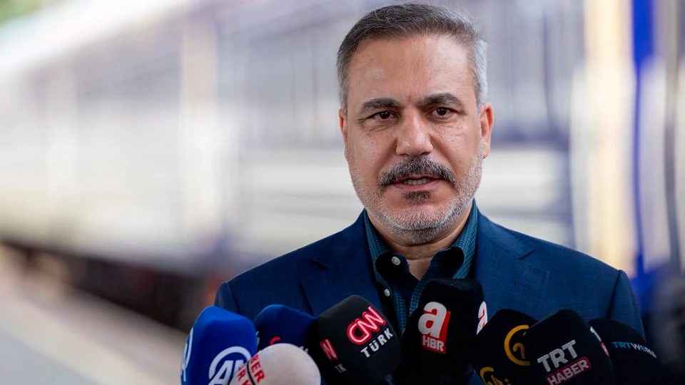 Dışişleri Bakanı Hakan Fidan, Polonya’nın Przemyśl şehrinde bulunan tren istasyonunda basına demeç verdi.
