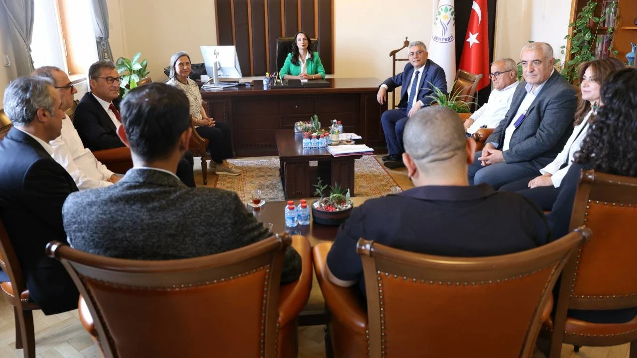 Hatimoğulları Alevi örgütlerin temsilcileriyle görüştü