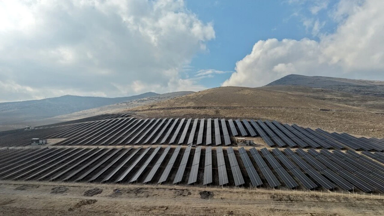 Güneş enerjisinde rekor üstüne rekor: Türkiye’de üretim zirveyi gördü