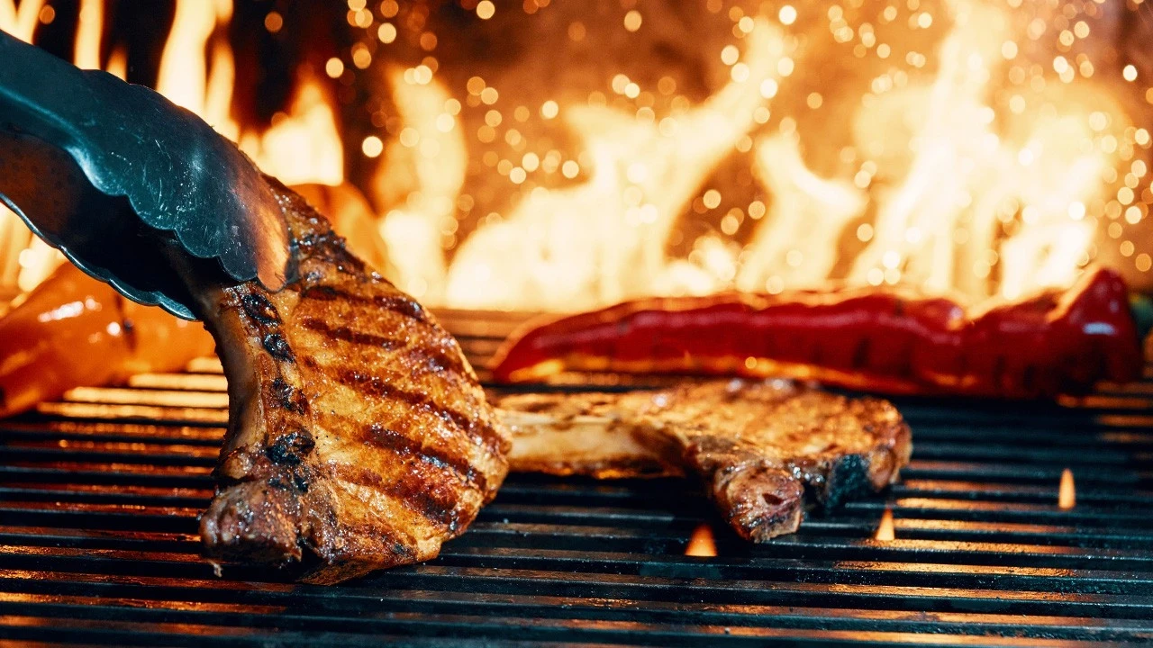 Teksas’ın vazgeçilmezi brisket artık lüks oluyor! Et krizi restoranları vurdu! Ünlü barbekücüler kapanma noktasında