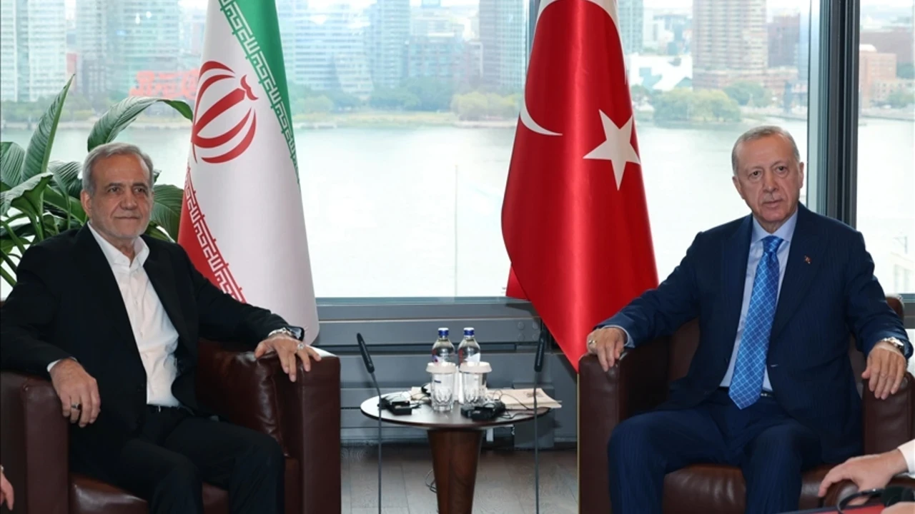 Cumhurbaşkanı Erdoğan'dan diplomasi trafiği. İran Cumhurbaşkanı ve Irak Başbakanı ile telefonda görüştü