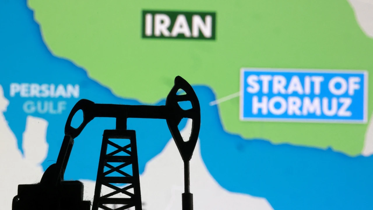 Trump’tan gizli görev talimatı: Hürmüz'den 100 milyon varil petrol operasyonla geçti