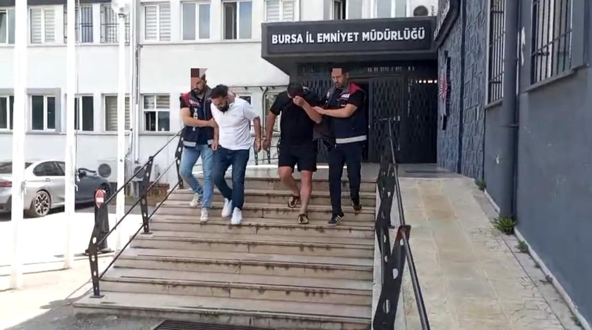 Bursa'da "Yeğenin zor durumda" yalanıyla altın vurgunu: Yaşlı kadını dolandıran 2 şüpheli tutuklandı