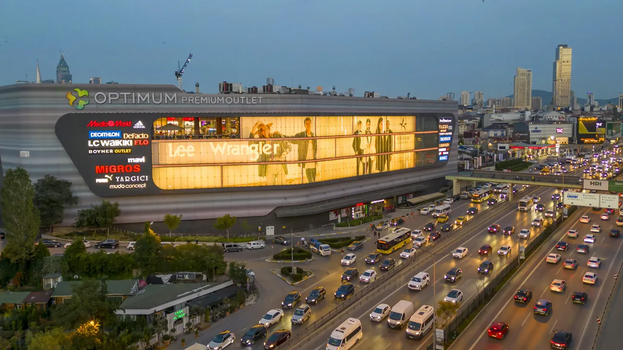 İstanbul'un ünlü AVM'sinin tamamı el değiştirdi!