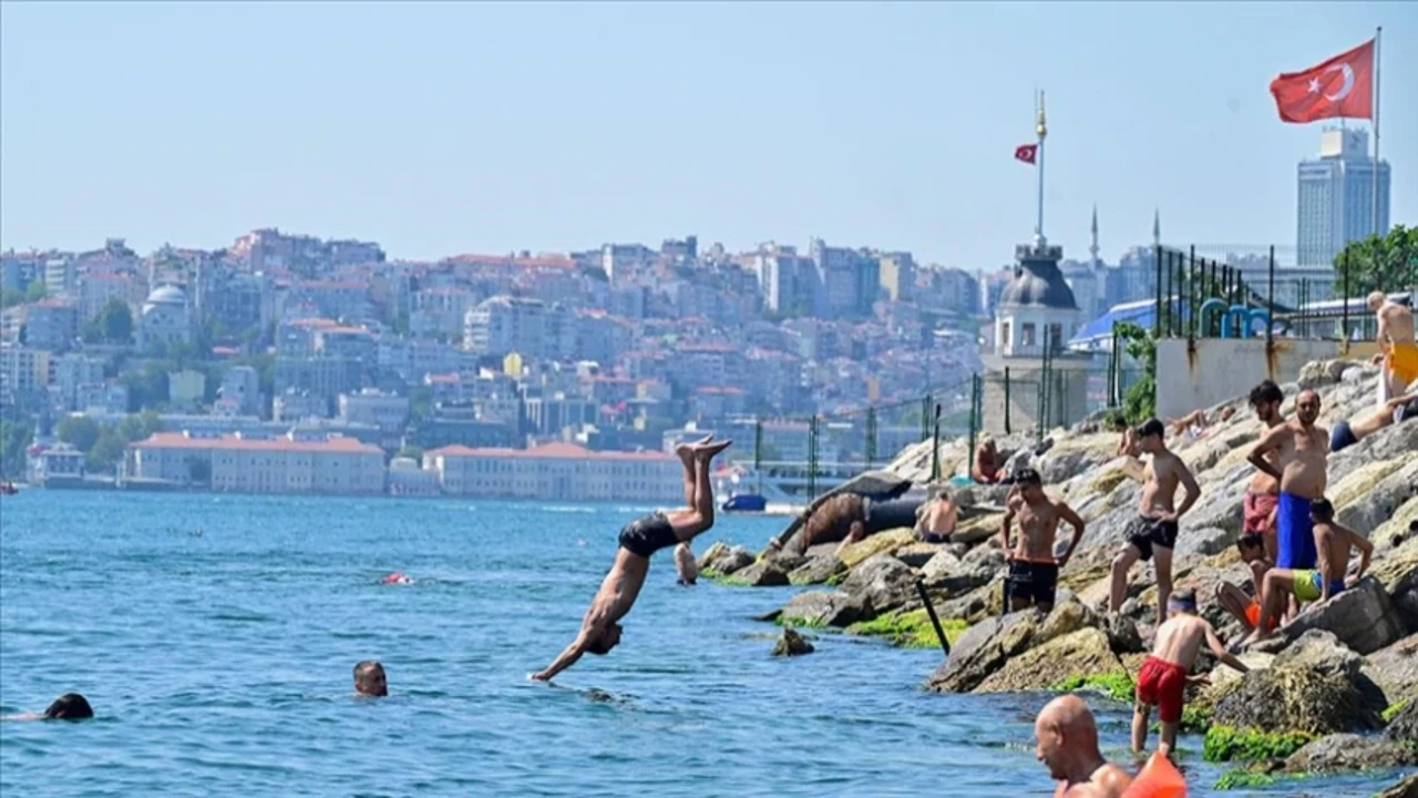 Uzman isimden "yaz bitmeyecek" uyarısı! Avrupa 40 dereceyi gördü!