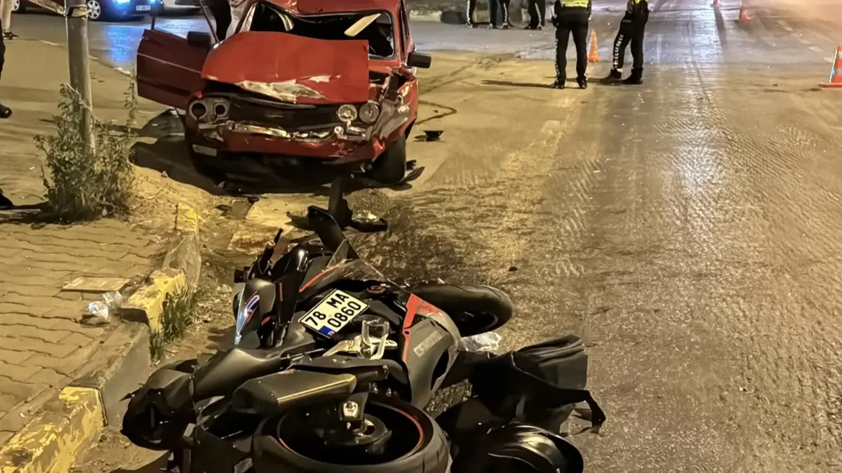 Otomobil ile motosiklet çarpıştı! Bir ağır yaralı