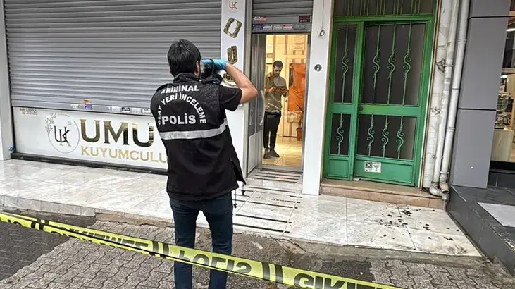 Maltepe'de kuyumcu dükkanı 2 kişi tarafından soyuldu