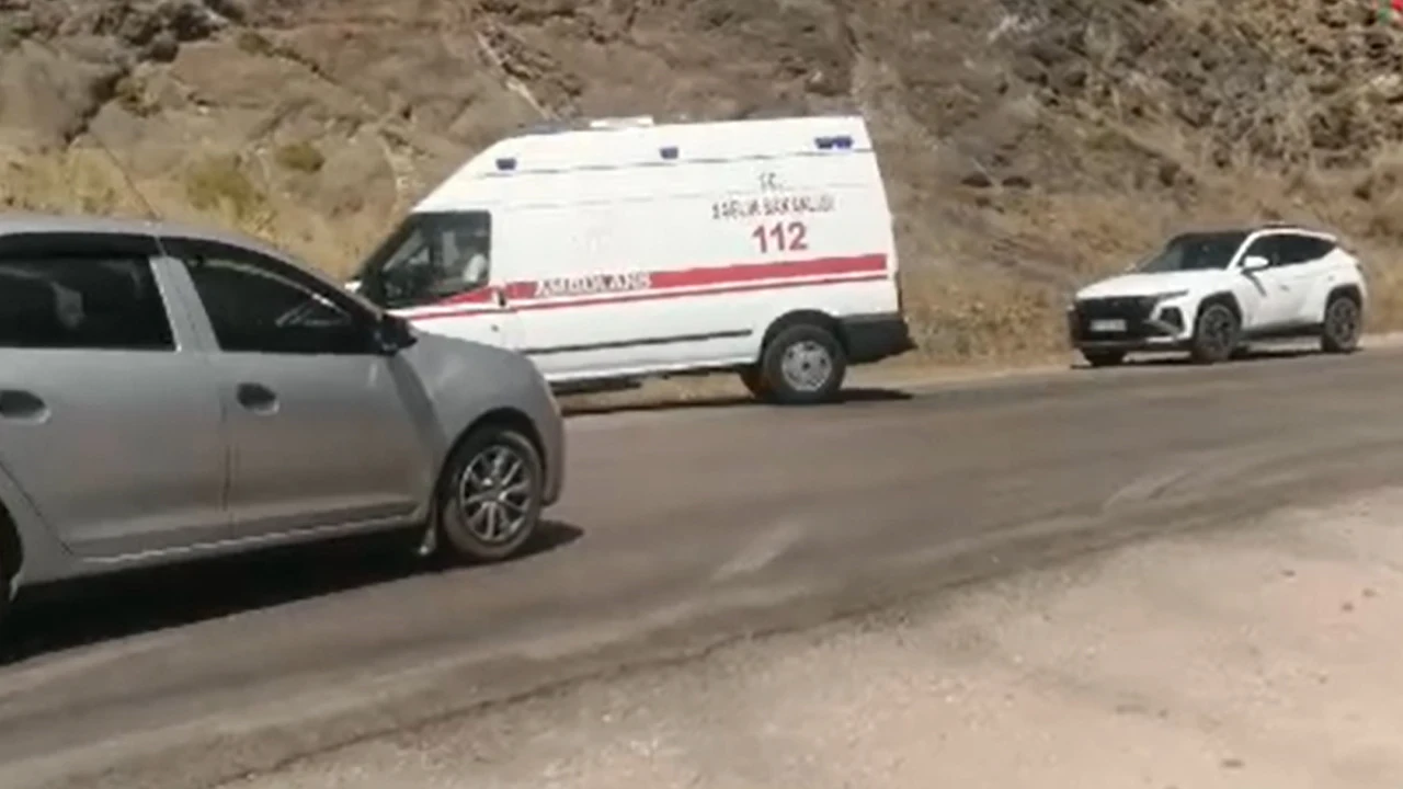 Tokat’ta iki otomobil kafa kafaya çarpıştı: 10 yaralı