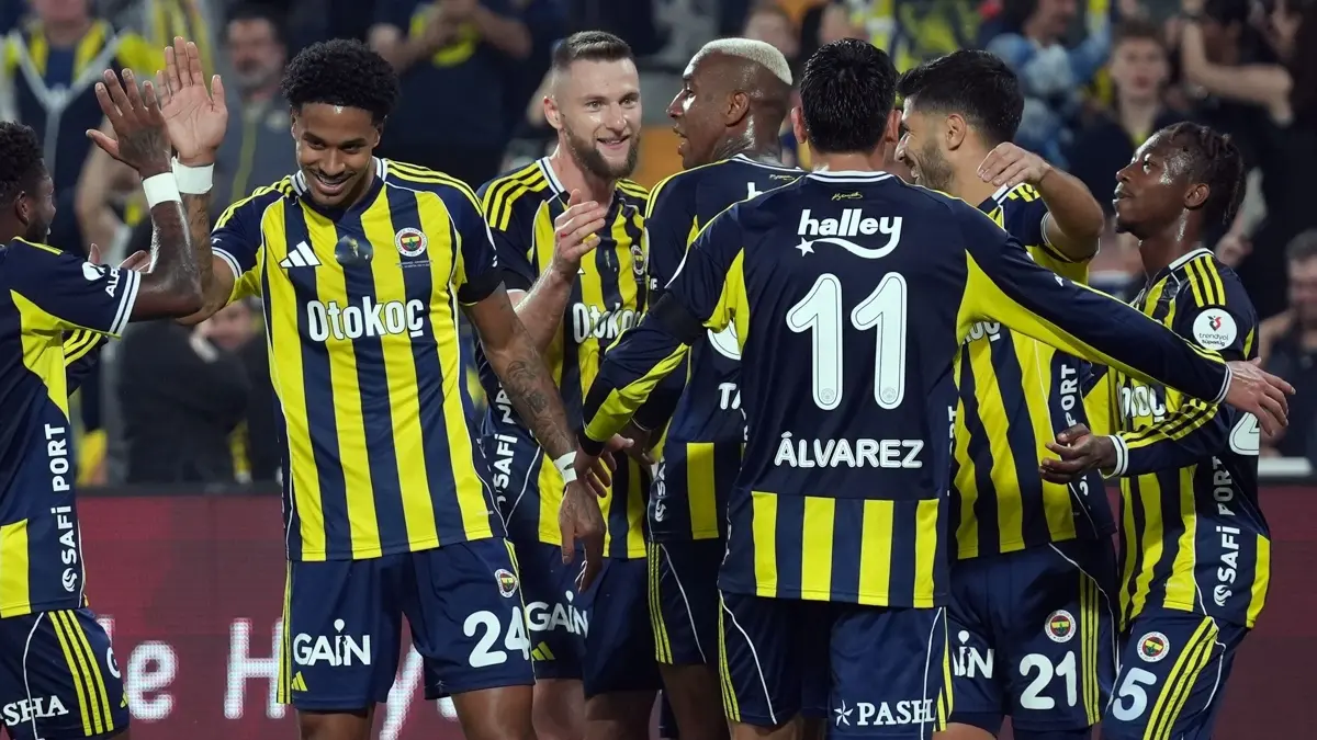 Önce golcü, sonra defans! Fenerbahçe'nin transfer rotası belli oldu