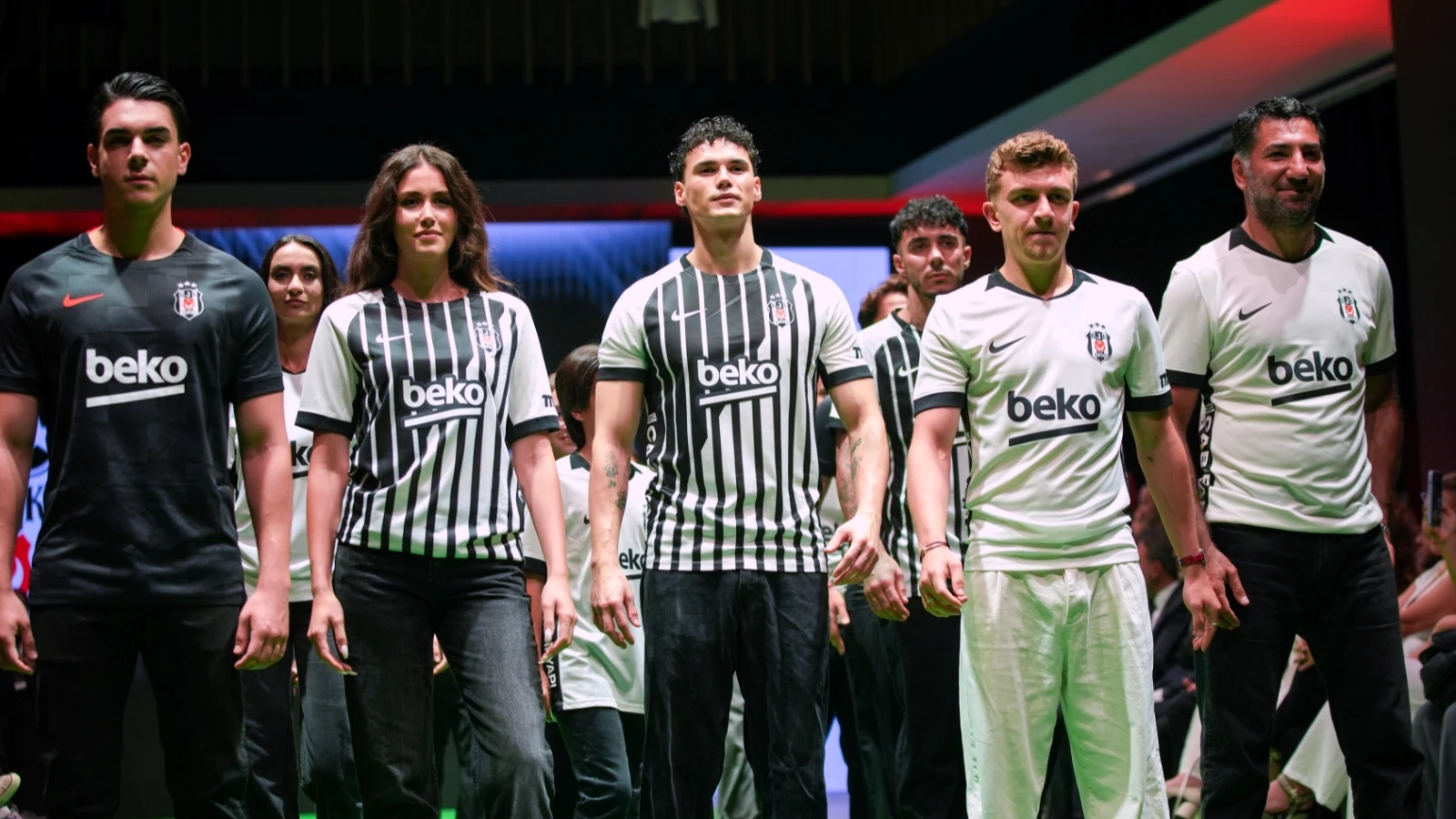 Ünlü oyuncuların sırtında Beşiktaş'ın yeni forma fontu tanıtıldı