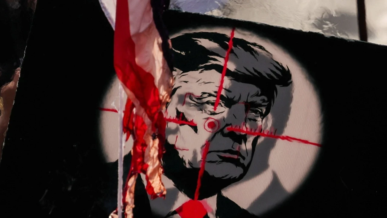 Milyonların katıldığı cenazede 'Trump'a ölüm' sloganları atıldı
