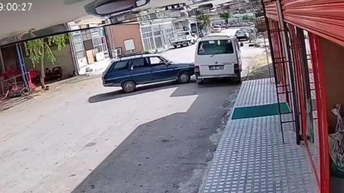 Facianın eşiğinden dönüldü! El freni çekilmeyen otomobil dehşet saçtı