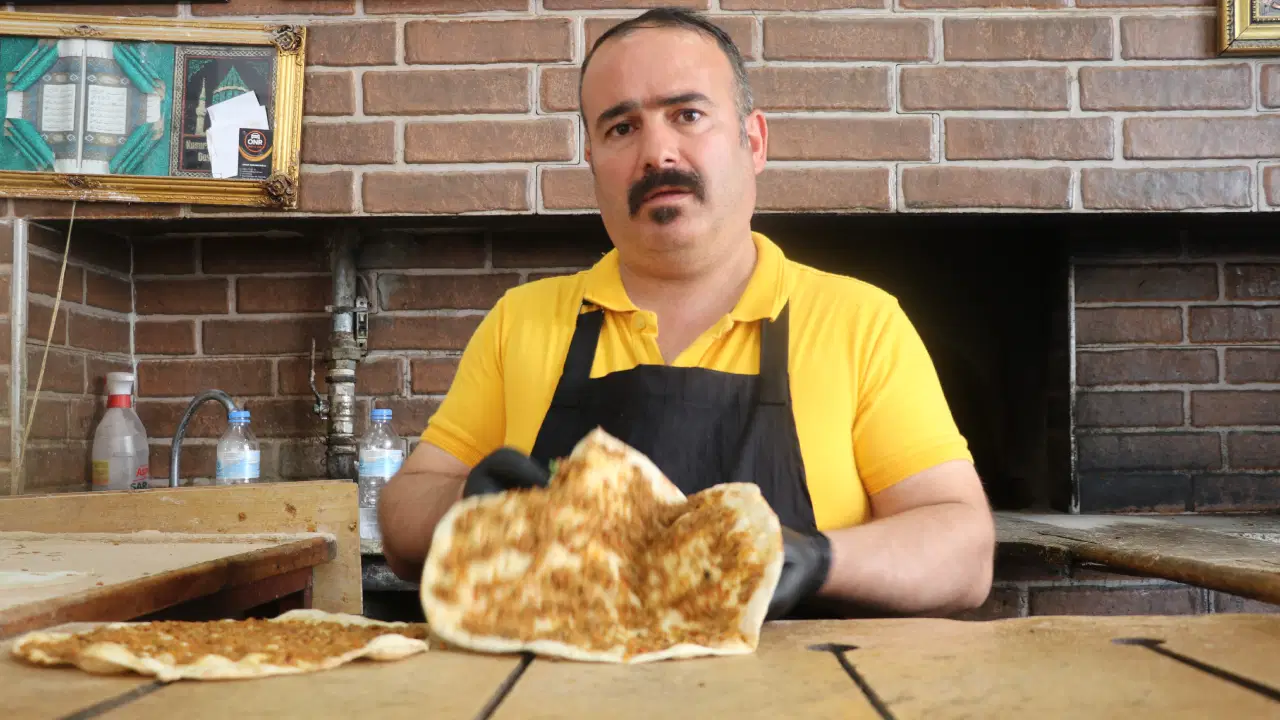 Ucuza lahmacun sattığı için şikayet edilen esnaf: 'Yüzde 15 karla satıyorum'