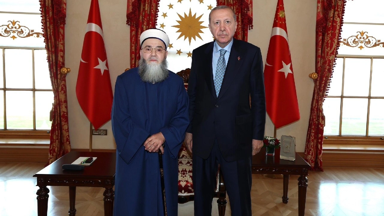 Cübbeli Ahmet Erdoğan'ı ziyaret etti: 'Ümmetimizin başında dâim eylesin'