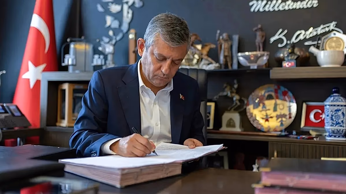Özgür Özel canlı yayında: "Kimse Mansur Başkan'a 'butlancı' demesin"