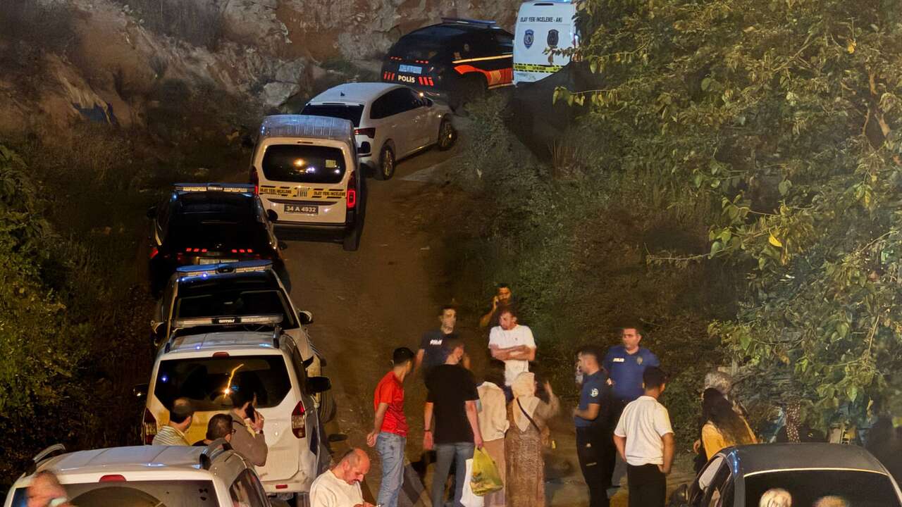 Arnavutköy'de aile katliamı: Eski eşini ve oğlunu vurup canına kıydı