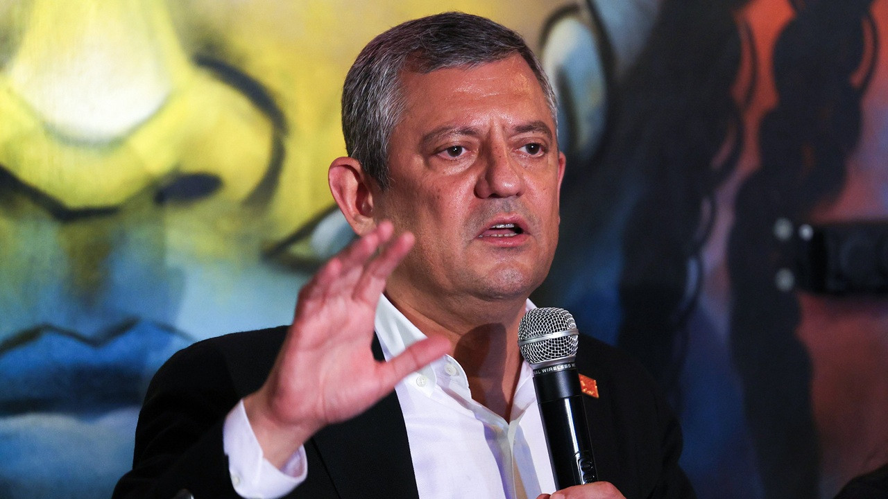 Özgür Özel'den gençlere: Sizi ümitsiz ve seçeneksiz bırakmayacağız