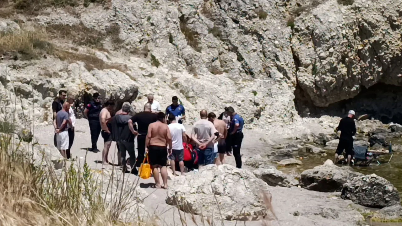 Şile'de can pazarı! Çevredekiler suya atlayıp kıyıya çıkardı