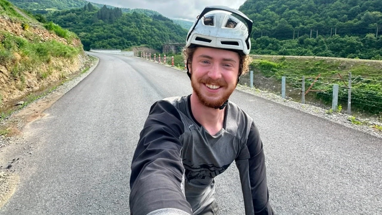 Ayrılık acısını pedallara yükledi! İsviçre’den Kastamonu’ya bisikletle geldi