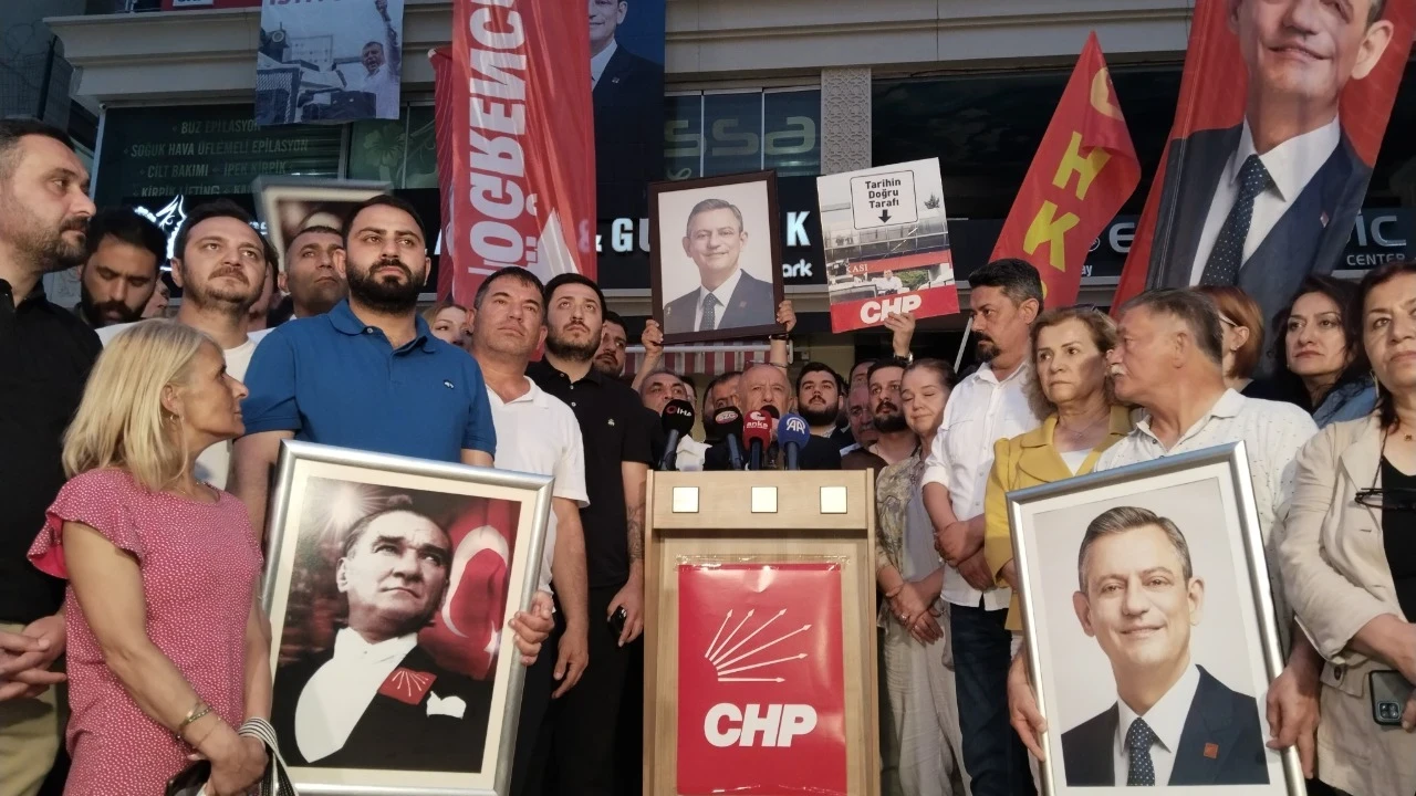 CHP Ankara İl Başkan Vekili Işık'ın görevden alınması protesto edildi