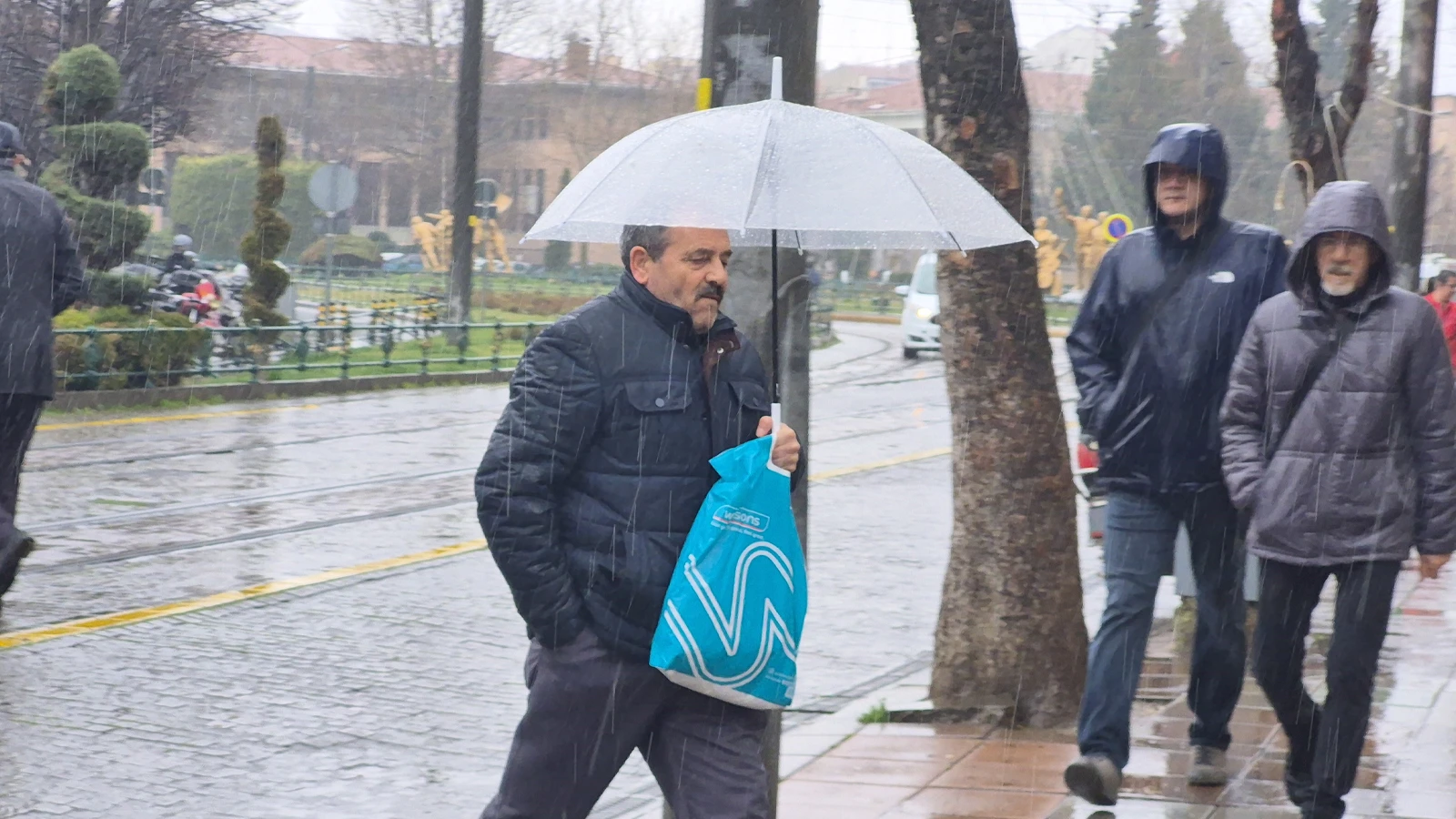 Bu 11 şehirde yaşayanlar gök gürültülü sağanak yağışa dikkat!