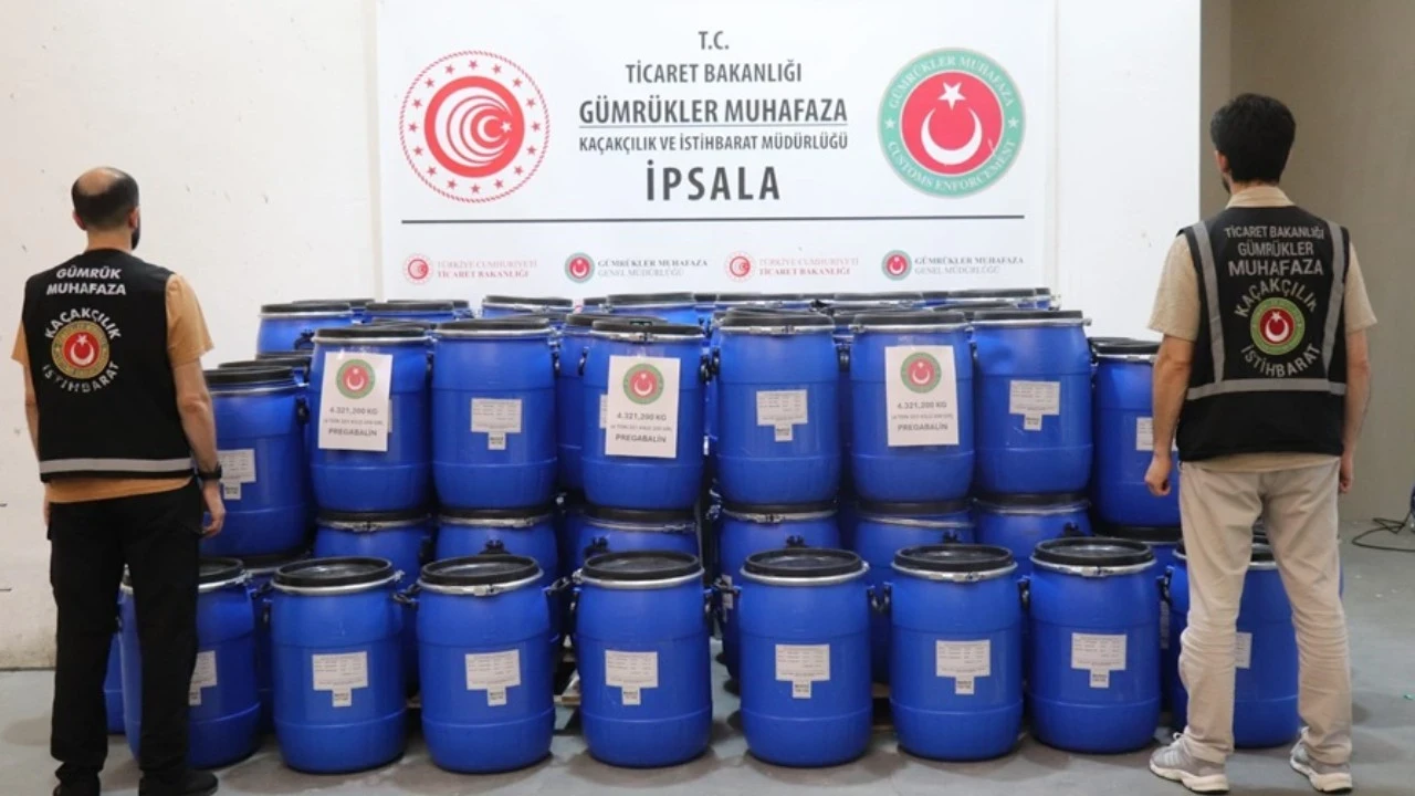 Gümrüklerde dev operasyon: 8 milyar liralık uyuşturucu ve kaçak ilaç ele geçirildi