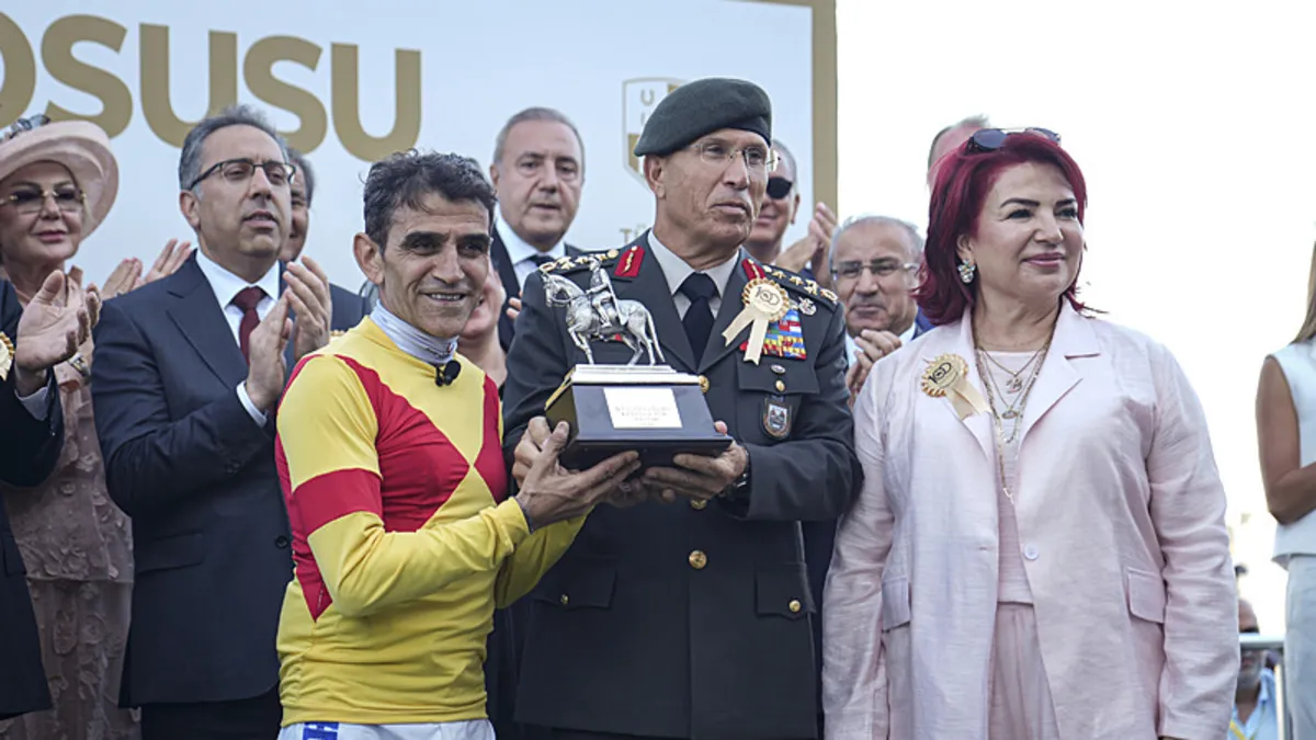 100. Gazi Koşusu'nda ödül töreni düzenlendi!