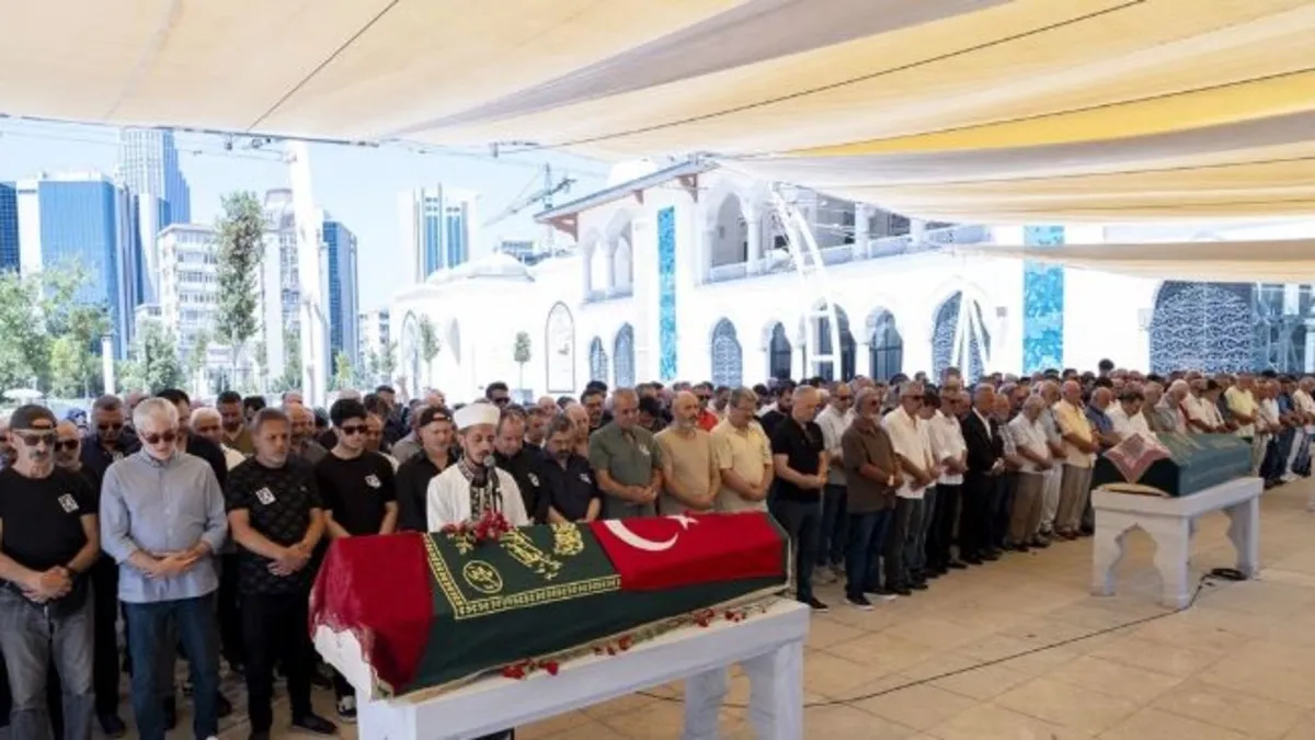 Ağrı Dağı'nda cenazesine ulaşılan kadın dağcı İstanbul'da son yolculuğuna uğurlandı