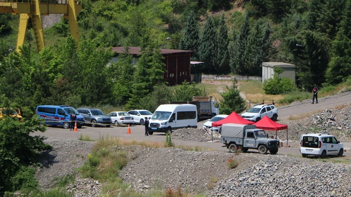 Bolu'da maden ocağında göçükte mahsur kalan işçiye ulaşma çalışmaları 3. gününde