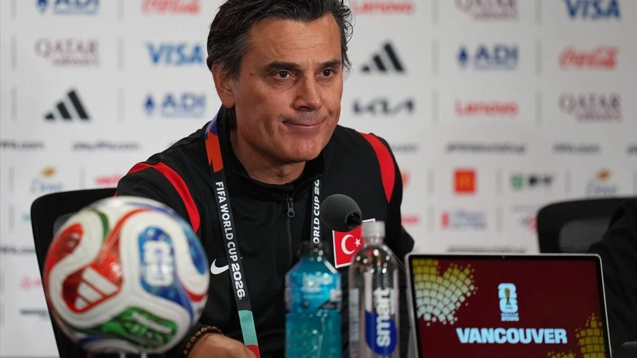 Taraftarlardan Montella'ya tepki yağdı: "Forvetsiz oyun" eleştirisi