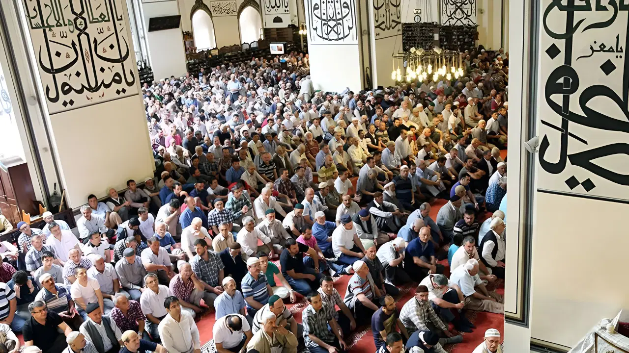 Diyanet'ten 'aile' vurgulu cuma hutbesi: 'Çocuk sahibi olun, rızkı Allah verir'
