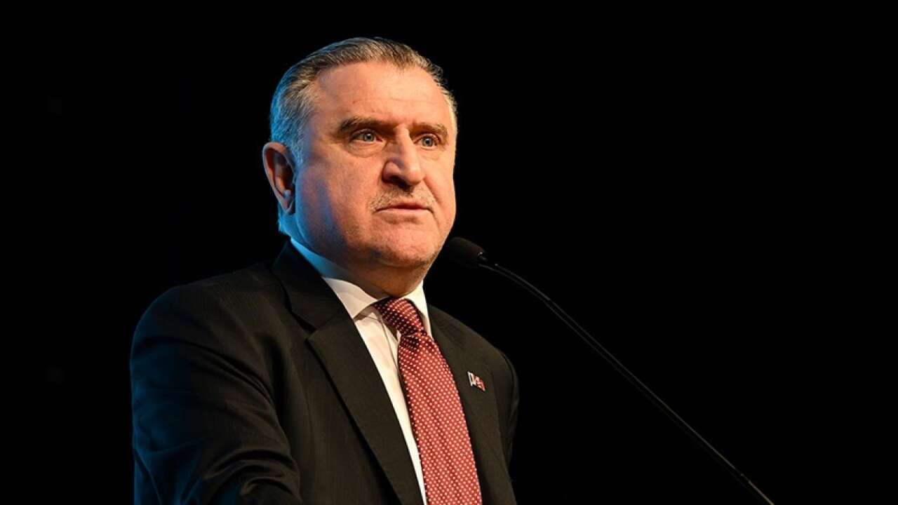 Bakan Bak'tan A Milli Futbol Takımımıza mesaj! "Kaldırın başınızı, biz size inanıyoruz"