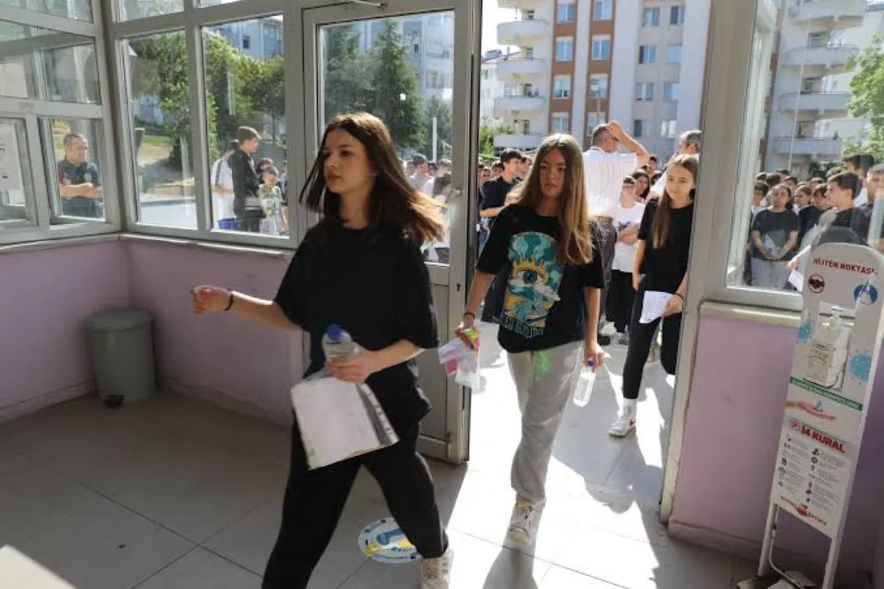 Eski kimlikle LGS'ye girilir mi? Kimlikte fotoğraf olması zorunlu mu?