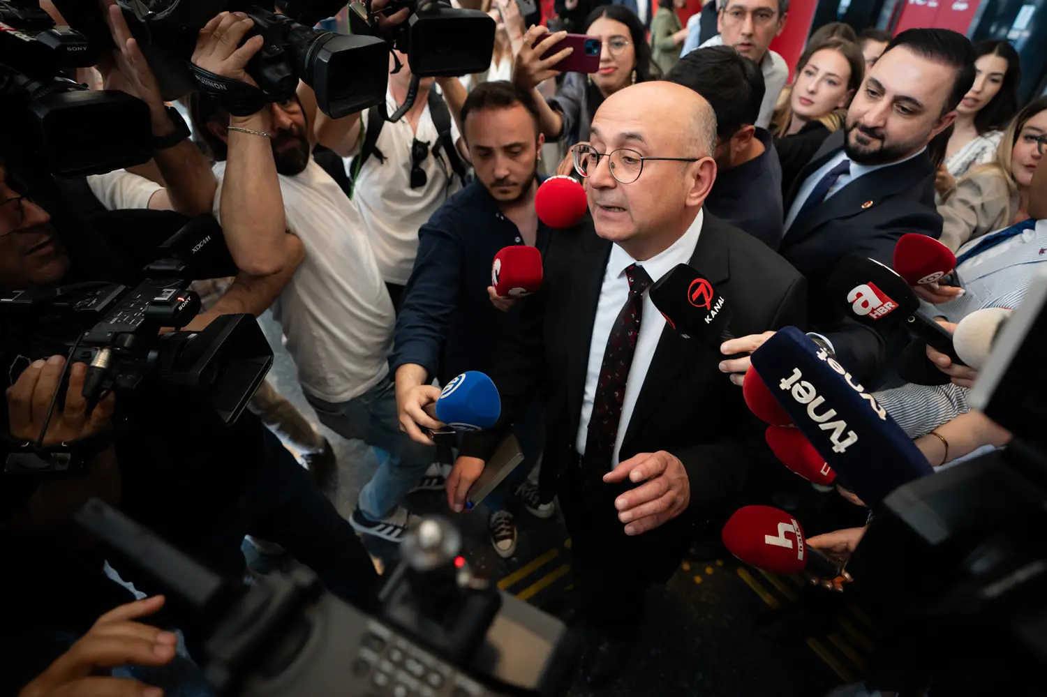 Özgür Özel ve ekibinden istifa kararı: CHP PM toplantısı başladı