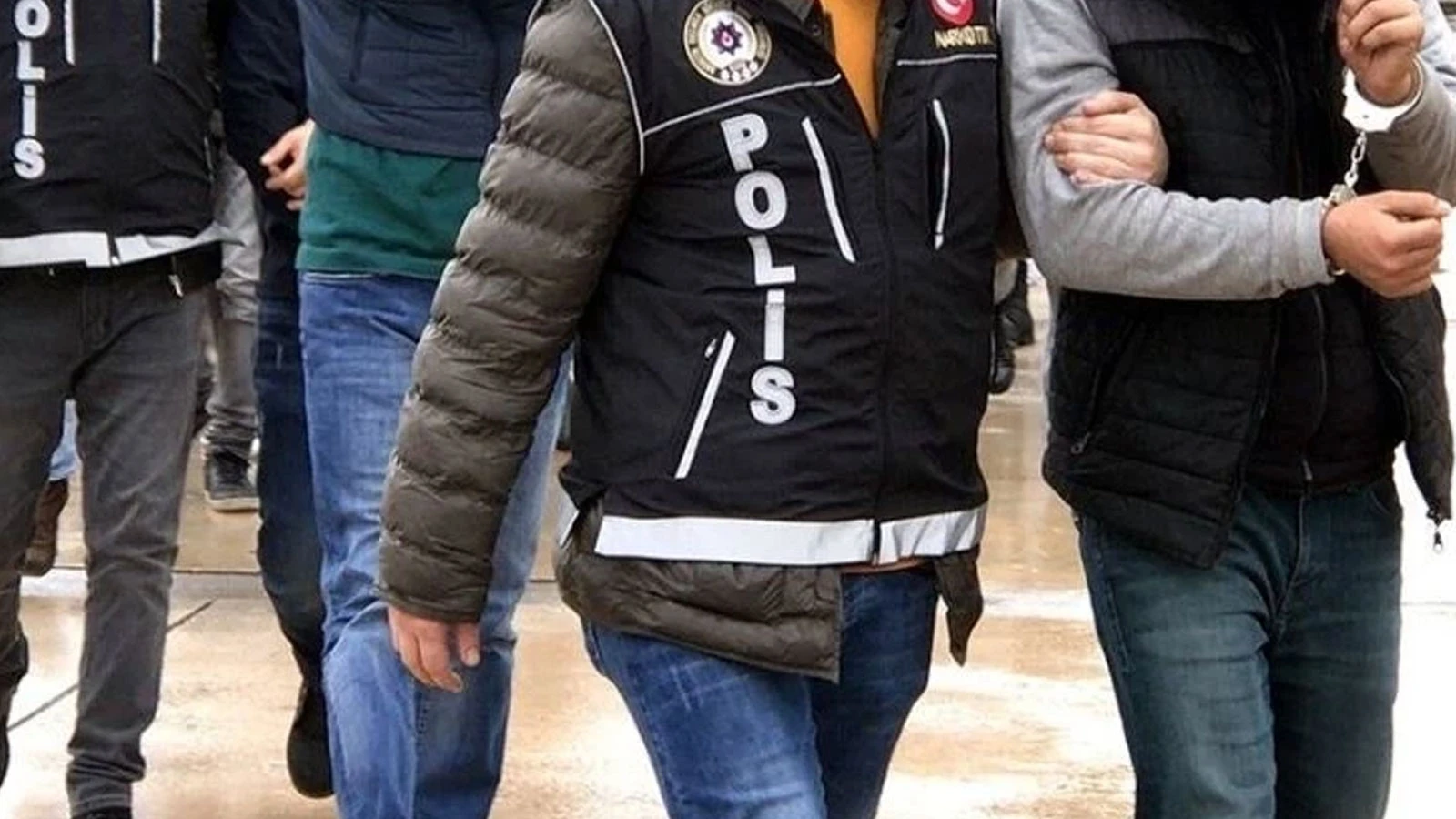 İstanbul merkezli 'rüşvet' soruşturması: 2 kişi tutuklandı