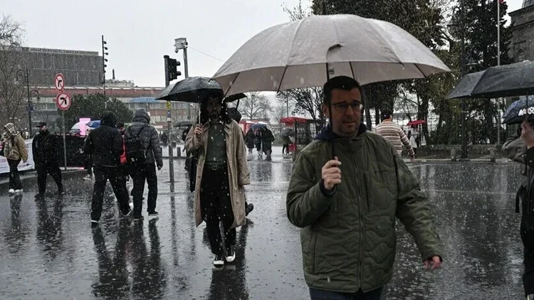 AKOM'dan İstanbul için kuvvetli sağanak ve dolu uyarısı