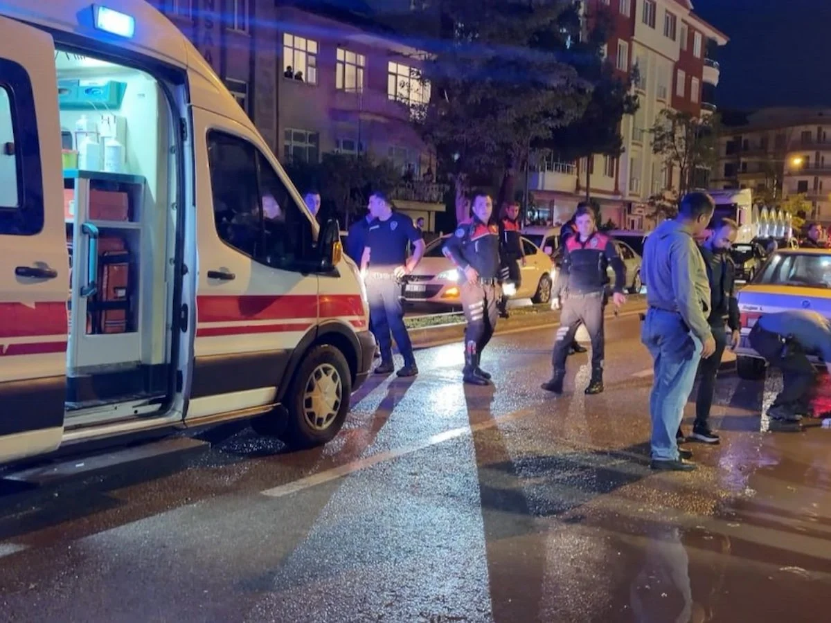 Aksaray'da kızını rahatsız eden gencin kulağını kesti: Araya giren polis de yaralandı