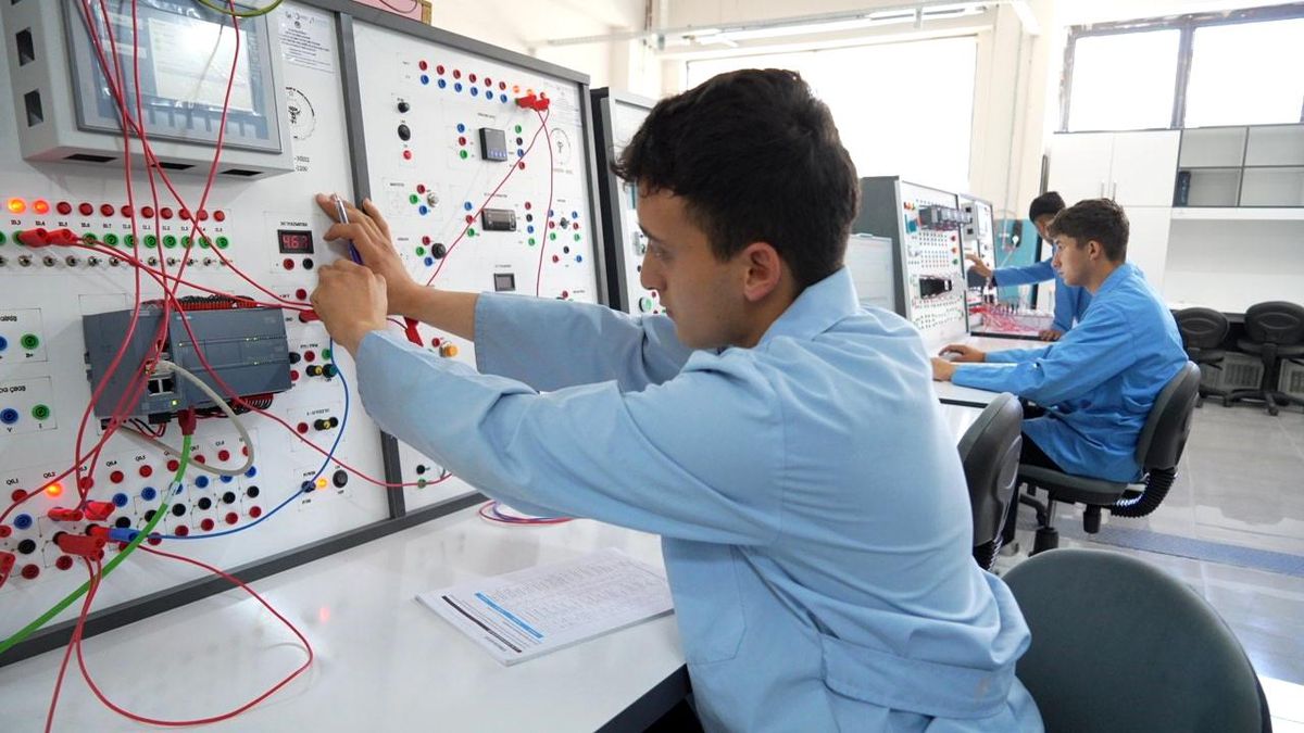 Meslek liseleri geleceğin nitelikli iş gücünü yetiştiriyor