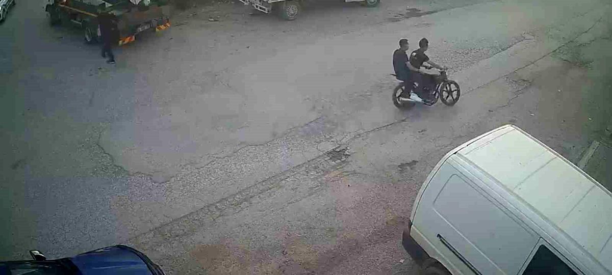 16 yaşındaki sürücü kazada yaralandı