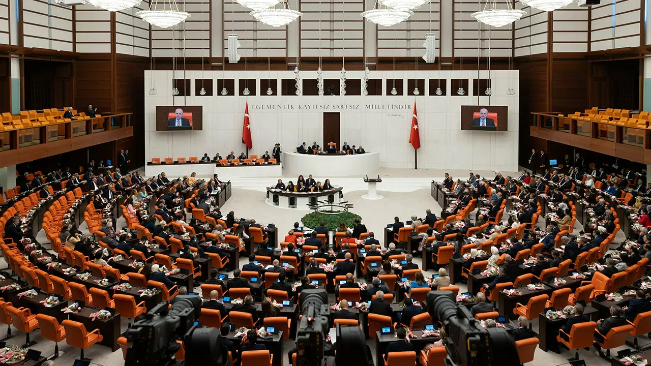 AKP'den 'yeni anayasa' ile ilgili yeni hamle: 'Politika belgesi' hazırlığı başladı