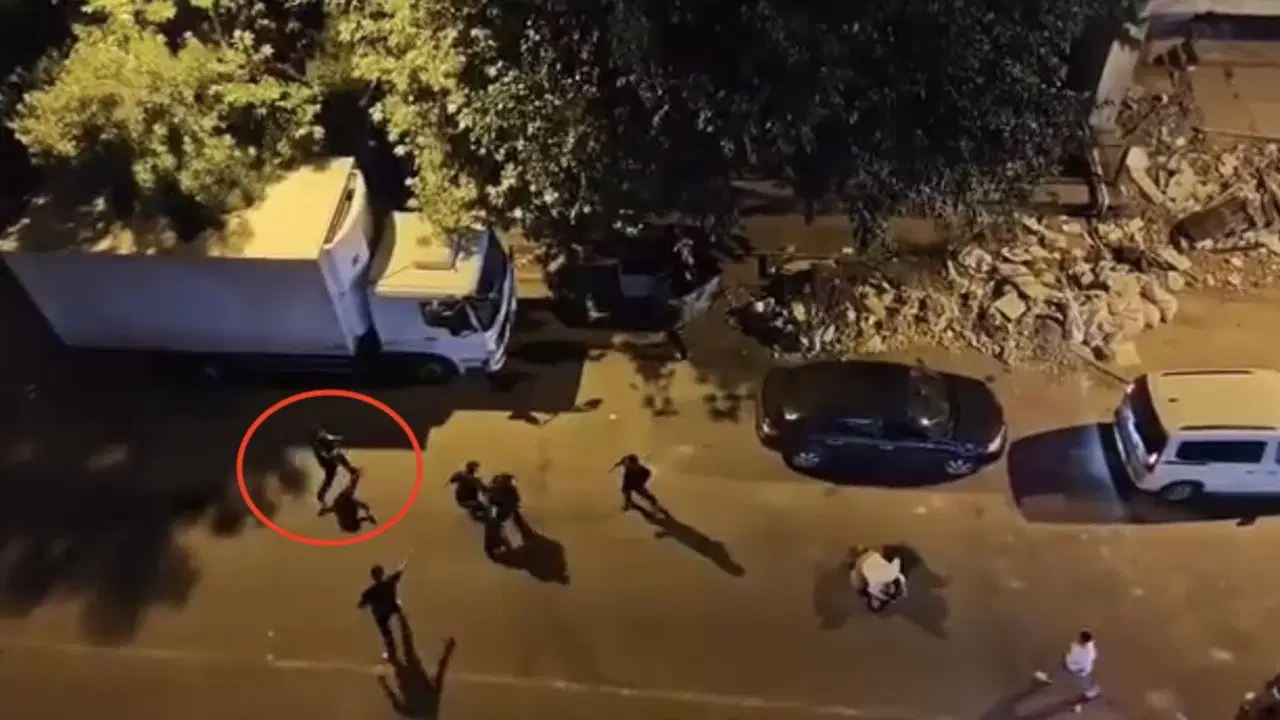 1 kişi silahla yaralandı... O anlar kamerada