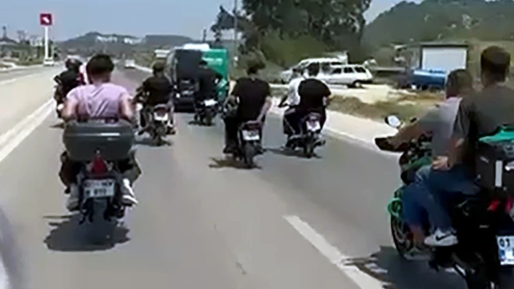 Adana'daki kazada can veren 17 yaşındaki Atakan'a arkadaşlarından motosikletli veda