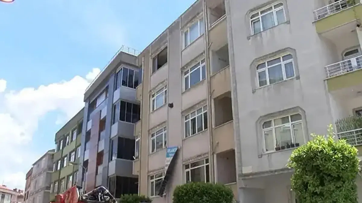 İstanbul’da 5 katlı binada patlama! 3 kişi yaralandı