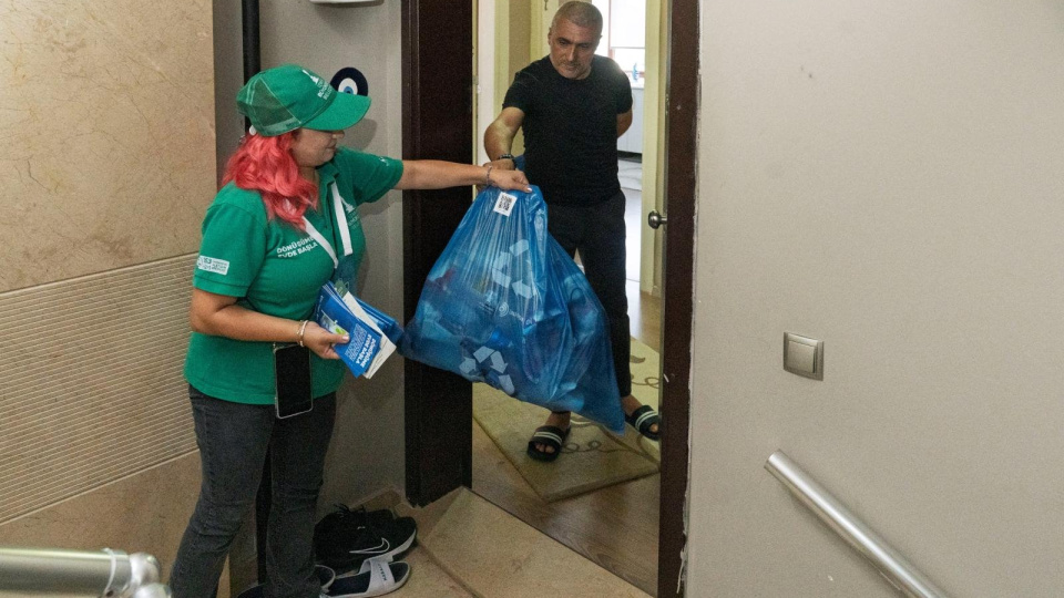İzmir'de kaynağında geri dönüşüm uygulamasına bir ilçe daha eklendi