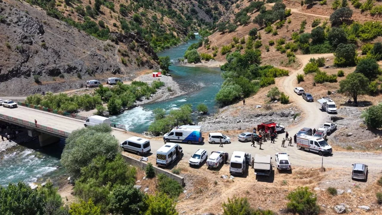 Akıntıyla kaybolan genci arama çalışmaları sürüyor