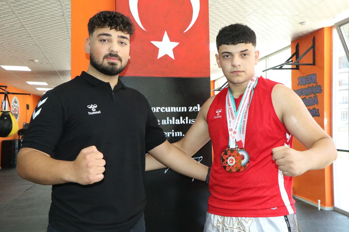 Kuzeninden görüp başladığı dövüş sporlarında dereceler yapan Taha, Dünya Şampiyonası’na hazırlanıyor