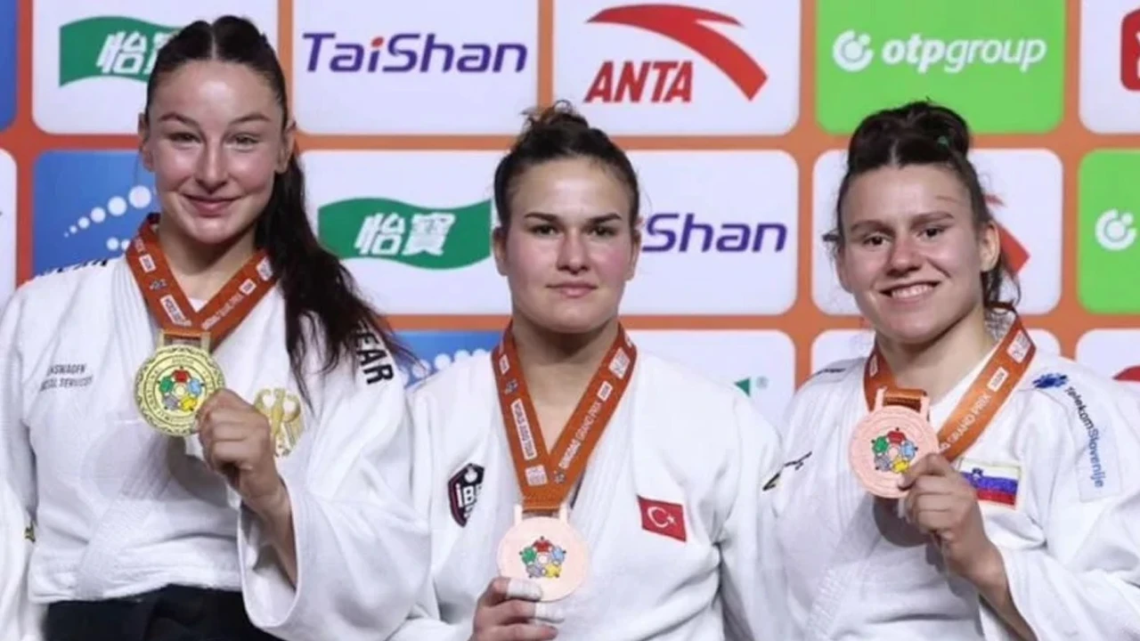 Tuana Gülenay'dan Çin'de bronz madalya