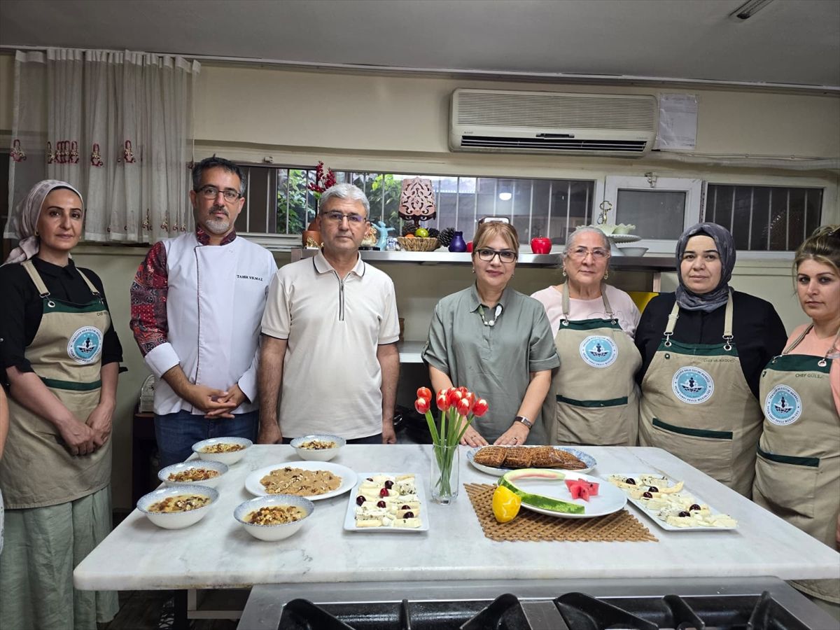 Yenişehir'de 'İrade Bizim Zafer Bizim' Temalı Aşure Dağıtımı