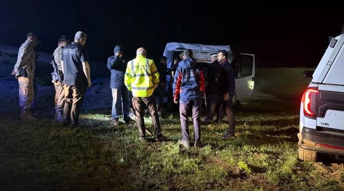Hakkâri'de mahsur kalan 8 vatandaş kurtarıldı