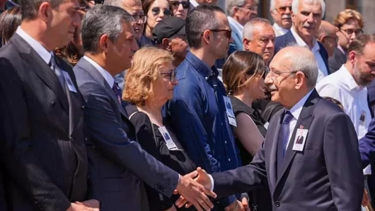 Kılıçdaroğlu ve Özgür Özel cenazede yan yana geldi